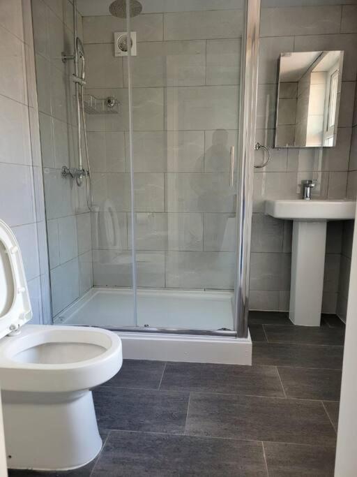 - Near Heathrow Holiday home *
