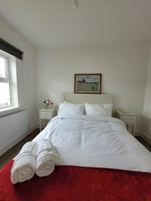 - Near Heathrow Holiday home *